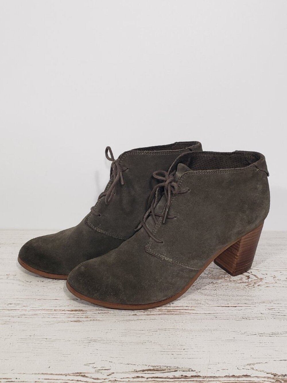 Toms  Olive Green Suede  Lace Up Heeled Booties  Women's Size 12